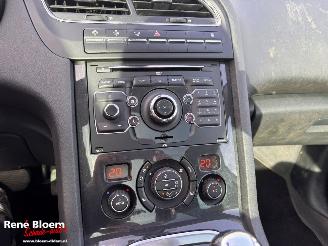 Peugeot 5008 1.6 e-HDi Executive 7p picture 16