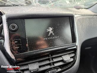Peugeot 2008 1.2 Puretech Blue Executive 110pk picture 18
