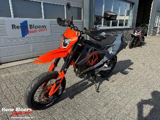 KTM 690 SMC R picture 3