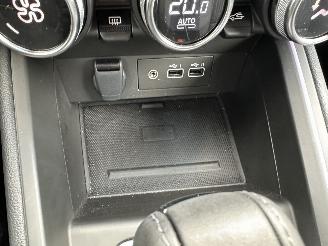 Renault Clio 1.6 E-Tech Full Hybrid 8-traps aut 145 techno - nap - virtual - keyless - navi - camera - front + line assist - pdc picture 47