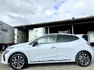 škoda osobní automobily Renault Clio 1.6 E-Tech Full Hybrid 8-traps aut 145 techno - nap - virtual - keyless - navi - camera - front + line assist - pdc 2024/9