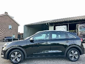 Schadeauto Kia Niro 1.6 GDi Hybrid 119pk aut + f1 DynamicLine - 63dkm nap - navi - cruise - front + line assist - half leer 2020/10
