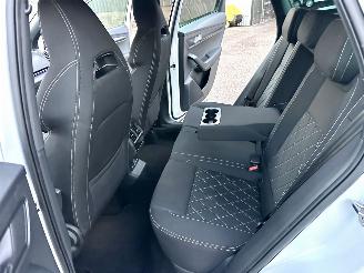 Skoda Karoq 1.5 TSI ACT 150pk 7-Traps aut + F1 Sportline Bus - navi - camera - keyless - virtual - stuurverw - sfeerverl - kuipstoelen picture 24
