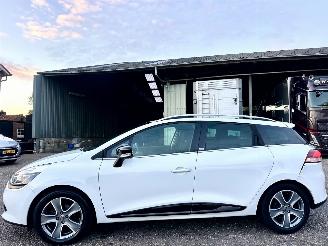 uszkodzony samochody osobowe Renault Clio Estate 1.5 dCi 90pk Eco Night&Day - nap - navi - camera - nw distr.riem bij 286dkm - 4x nw michelin 2014/10
