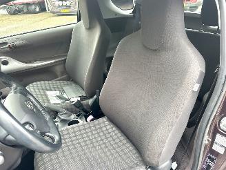 Toyota iQ 1.0 VVTi 68pk automaat Aspiration - 44dkm nap - navi - clima - keyless entry + start - lmv - pdc picture 22