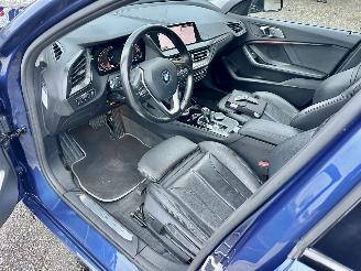 BMW 1-serie 118i 136pk 7-Traps aut High Exe - nap - virtual - nav - cam - front + line + park assist - leer + stoelverw - sfeerverl picture 17