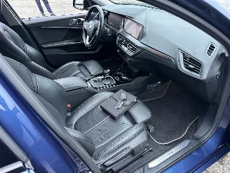 BMW 1-serie 118i 136pk 7-Traps aut High Exe - nap - virtual - nav - cam - front + line + park assist - leer + stoelverw - sfeerverl picture 14