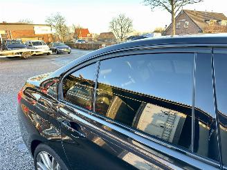 BMW 3-serie 330e 245pk 8-traps aut + f1 high exe - 112dkm nap - harman  - stuur + stoelverw v+a - 360cam - head up - elektr rollo picture 86