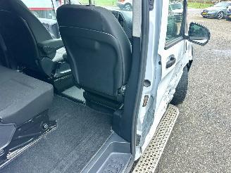 Mercedes Vito Tourer 110 CDI 102pk extra lang 9 Pers - nap - 1e eig - airco - cruise - getint glas - privacy glass - side bars picture 20