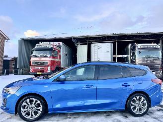 damaged passenger cars Ford Focus 1.5D 120pk 8-traps aut + F1 ST-Line x - nap - hud - b&o - navi - cam - keyless - stuur + stoelverw 2022/12