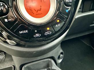 Nissan Micra 1.2i 80pk Connect Edition 5drs - navi - clima - cruise - pdc v+a - licht + regensensor - gebruikerssporen picture 16