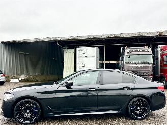 Avarii autoturisme BMW 5-serie 540i 340pk aut + f1 High Exe M-Sport - schuifdak - hud - softclose - b&w - 360cam - stoelvent - stuurverw 2017/4