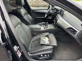 BMW 5-serie 540i 340pk aut + f1 High Exe M-Sport - schuifdak - hud - softclose - b&w - 360cam - stoelvent - stuurverw picture 62