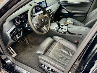 BMW 5-serie 540i 340pk aut + f1 High Exe M-Sport - schuifdak - hud - softclose - b&w - 360cam - stoelvent - stuurverw picture 56