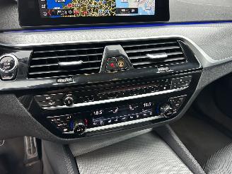 BMW 5-serie 540i 340pk aut + f1 High Exe M-Sport - schuifdak - hud - softclose - b&w - 360cam - stoelvent - stuurverw picture 48