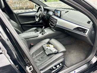 BMW 5-serie 540i 340pk aut + f1 High Exe M-Sport - schuifdak - hud - softclose - b&w - 360cam - stoelvent - stuurverw picture 19