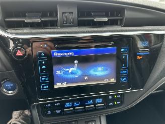Toyota Auris Touring Sports 1.8 Hybrid 123pk aut pano - nap - navi - camera - keyless - front + park + line assist - pdc v+a picture 33