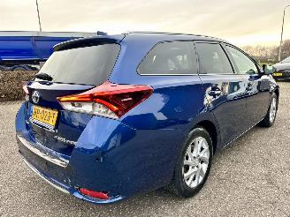 Toyota Auris Touring Sports 1.8 Hybrid 123pk aut pano - nap - navi - camera - keyless - front + park + line assist - pdc v+a picture 5