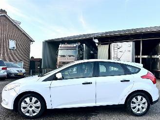 Schadeauto Ford Focus 1.0 Ecoboost 101pk Edition 5drs - 64dkm - airco - 51.360km distr.riem + waterpomp vernieuwd in 5/2025 2014/8