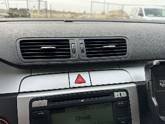 Volkswagen Passat 2.0 FSI 150pk 6-Traps automaat Comf Bus - nap - clima - cruise - navi - pdc v+a - licht + regensensor picture 39