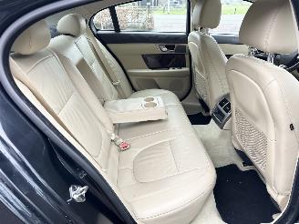 Jaguar XF 3.0 V6 238pk aut + f1 Prem Luxury - schuifdak - leer - nav - cam - elektr rollo - B&W - stoelvent - stuurverw picture 19