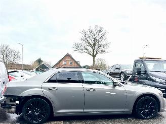 Vaurioauto  passenger cars Lancia Thema 3.0D V6 Turbo 190pk aut Platinum - xenon - navi - leer - memory - elektr rollo - stoelverw v+a 2013/7