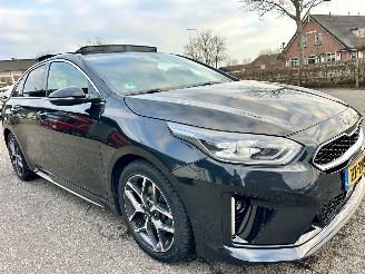 Kia Proceed 1.4 T-GDI 140pk 7-Traps aut GT-Line - nap - pano - front + line assist - stuur + stoelverw - cam - navi - keyless picture 4