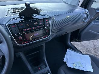 Volkswagen Up! 1.0i 65pk BMT 5drs - nap - clima - camera - cruise - pdc - licht + regensensor - line assist picture 31