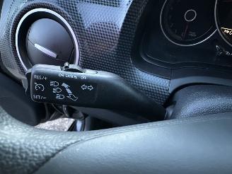 Volkswagen Up! 1.0i 65pk BMT 5drs - nap - clima - camera - cruise - pdc - licht + regensensor - line assist picture 16