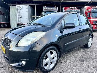 Toyota Yaris 1.3 VVTi MMT Automaat Luna 5drs - nap - clima - cruise - lmv + all season - elektr ram - cv op afstandbed picture 2