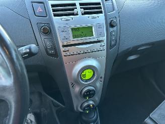 Toyota Yaris 1.3 VVTi MMT Automaat Luna 5drs - nap - clima - cruise - lmv + all season - elektr ram - cv op afstandbed picture 61