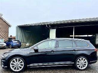 Unfallwagen Volkswagen Passat 2.0 Bi-TDI 4Motion 239pk aut R-Line - pano - 360cam - leer - virtual - keyless - front + line + side assist 2015/10