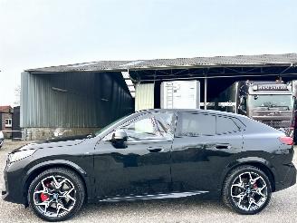 Schadeauto BMW iX2 eDrive20 67kWh 204pk aut M-Sport - nap - pano - 1e eig - 20 inch - harman/kardon - widescreen 2024/5