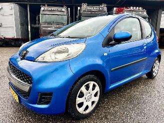 Peugeot 107 1.0-12V 68pk Urban Move - nap - airco - elektr ramen - nw apk t/m 01-2027 - toerenteller - rijdt goed picture 2