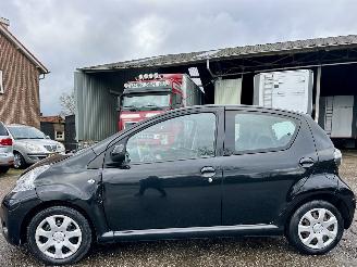 skadebil auto Toyota Aygo 1.0 VVT-i 68pk aut + f1 Aspiration - nap - airco - facelift - led - bleutooth - elektr ramen - slechts 75dkm 2014/2