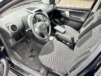 Toyota Aygo 1.0 VVT-i 68pk aut + f1 Aspiration - nap - airco - facelift - led - bleutooth - elektr ramen - slechts 75dkm picture 19