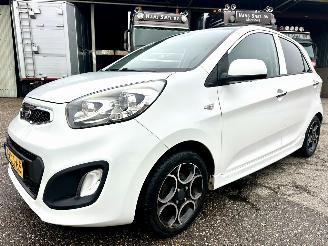 Kia Picanto 1.0 CVVT 69pk World Cup Ed 5drs - nap - airco - led - aux - usb - elektr pakket - lmv - privacy glass picture 2