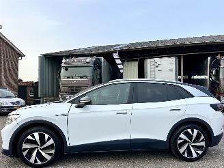 Voiture accidenté Volkswagen ID.4 77kWh 204pk aut First Edition - nap - 20 inch - navi - keyless - sfeerverl - cam - front + line assist - trekh 2020/12