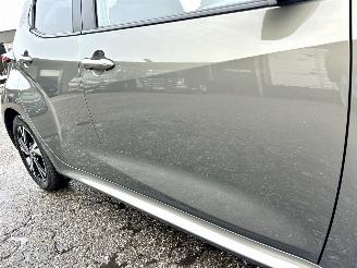 Toyota Yaris 1.5 Hybrid 115 automaat First Edition - nap - facelift - navi - camera - keyless - front + line assist - rijdbaar picture 95