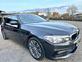 BMW 5-serie 530i 252pk aut + f1 High Exe Sportline sedan - head up - navi - camera - keyless - front + line + side assist picture 4