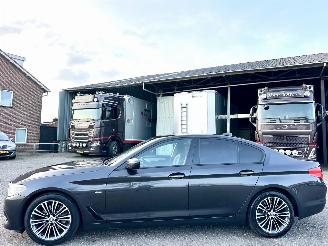 damaged passenger cars BMW 5-serie 530i 252pk aut + f1 High Exe Sportline sedan - head up - navi - camera - keyless - front + line + side assist 2018/2