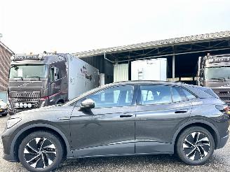 Damaged car Volkswagen ID.4 Pro 77kWh 204pk aut - 92dkm nap - navi - cam - stuurverw - sfeerverl - keyless - front + line assist - standkachel 2021/12