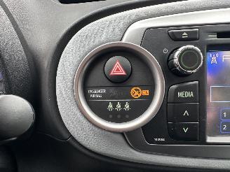 Toyota Yaris 1.5 Full Hybrid 89pk automaat Aspiration - nap - camera - clima + cruise contr - pdc - afn trek - boekjes + sleutels picture 46