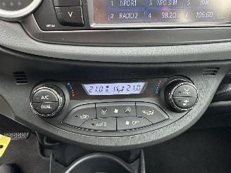 Toyota Yaris 1.5 Full Hybrid 89pk automaat Aspiration - nap - camera - clima + cruise contr - pdc - afn trek - boekjes + sleutels picture 18