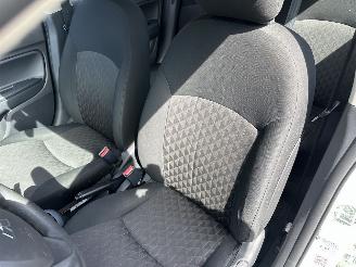 Mitsubishi Space-star 1.0i 71pk Cool+ 5drs - nap - airco - elektr pakket - licht + regensensor - facelift - 4x nieuwe banden picture 30