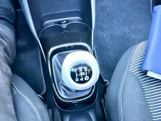 Peugeot 108 1.0 e-VTi 69pk Première CabrioTop - nap - camera - keyless entry + start - elektr dak - clima - cruise - carplay picture 52