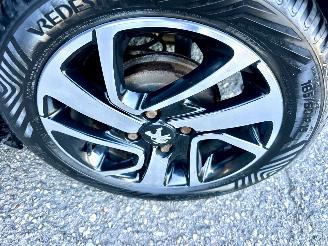 Peugeot 108 1.0 e-VTi 69pk Première CabrioTop - nap - camera - keyless entry + start - elektr dak - clima - cruise - carplay picture 89