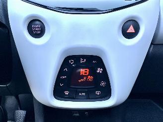 Peugeot 108 1.0 e-VTi 69pk Première CabrioTop - nap - camera - keyless entry + start - elektr dak - clima - cruise - carplay picture 17