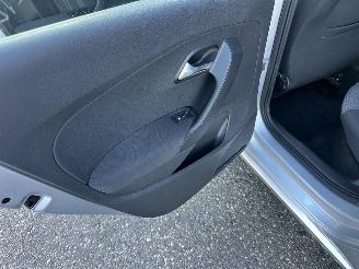 Volkswagen Polo 1.4-16V 86pk dsg aut Comfortl 5drs - nap - airco - cruise - 4x elektr ramen - esp - boekjes + 2x sleutels op afstandbed picture 32