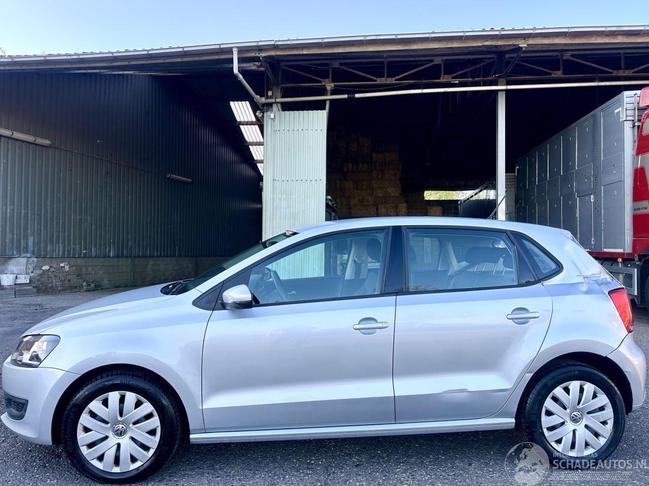 Volkswagen Polo 1.4-16V 86pk dsg aut Comfortl 5drs - nap - airco - cruise - 4x elektr ramen - esp - boekjes + 2x sleutels op afstandbed